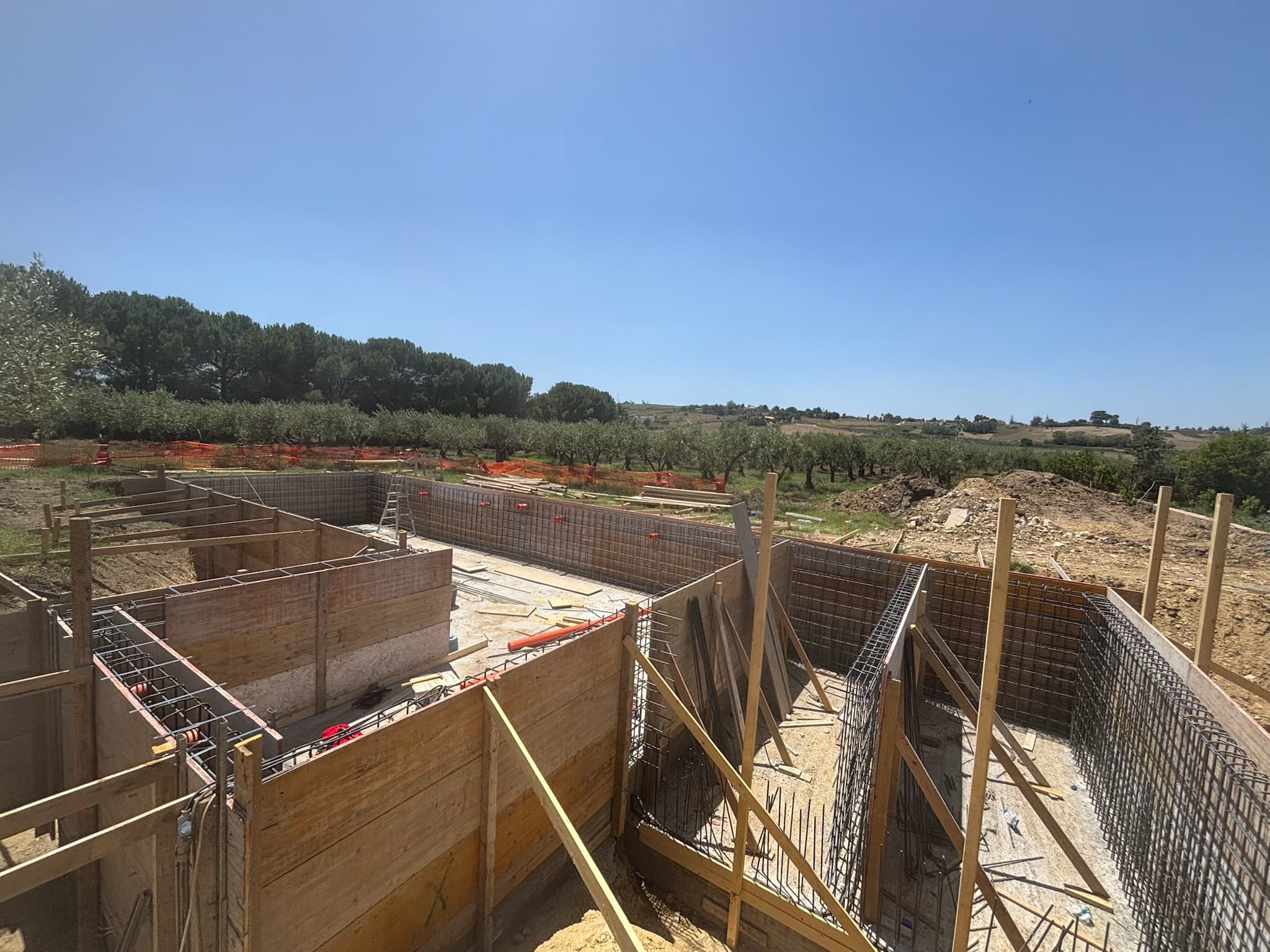 Armature e casseratura piscina in cemento armato - Impresa Edile F.lli Termine